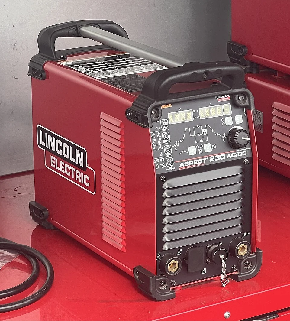 Photographie du Lincoln Electric Aspect 230 AC/DC. Configuration, accessoires et version de commercialisation à confirmer au devis.